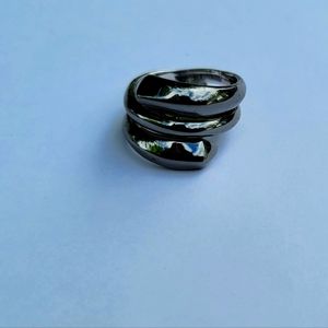 Lia sophia Black and grey swirl ring